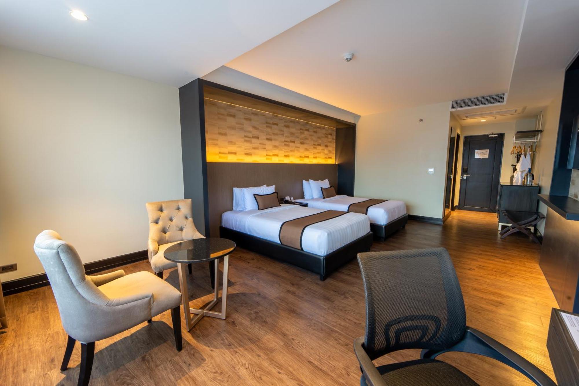 Metrocentre Hotel Тагбиларан Сити Екстериор снимка