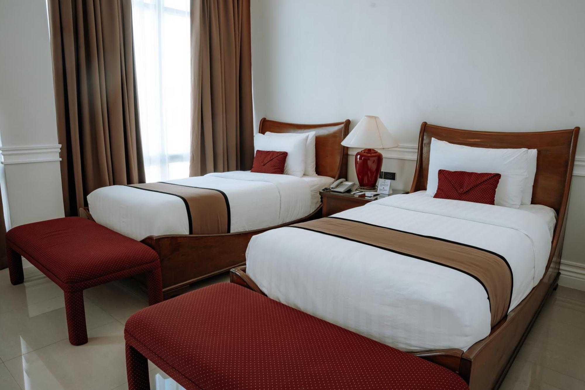 Metrocentre Hotel Тагбиларан Сити Екстериор снимка