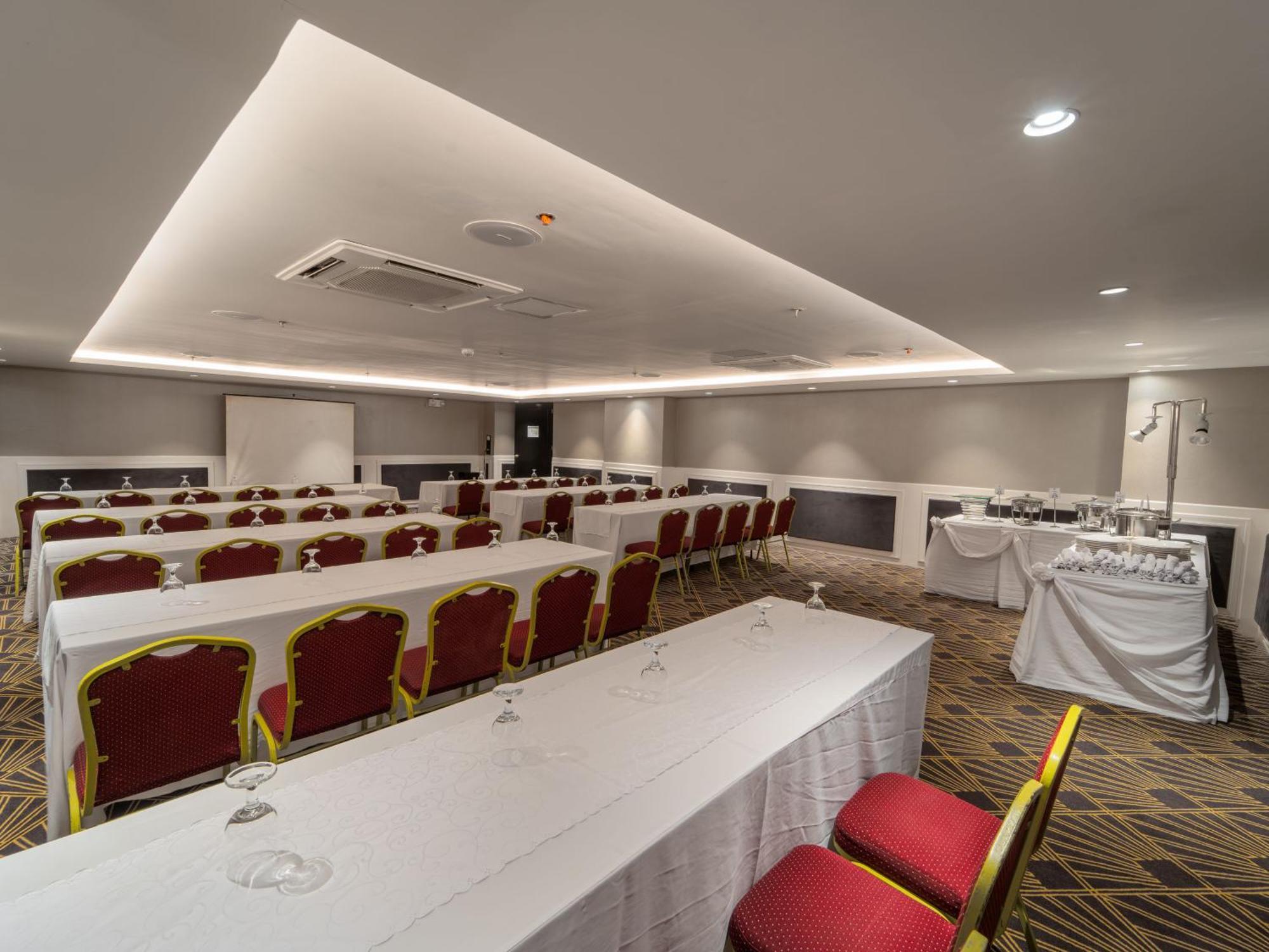 Metrocentre Hotel Тагбиларан Сити Екстериор снимка