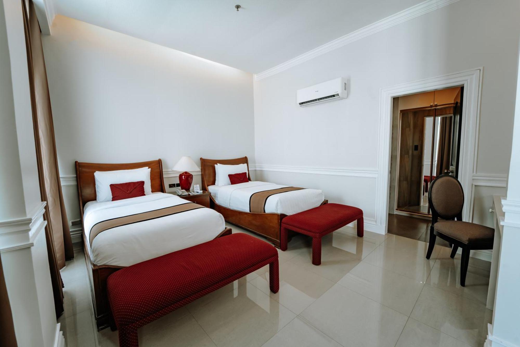 Metrocentre Hotel Тагбиларан Сити Екстериор снимка