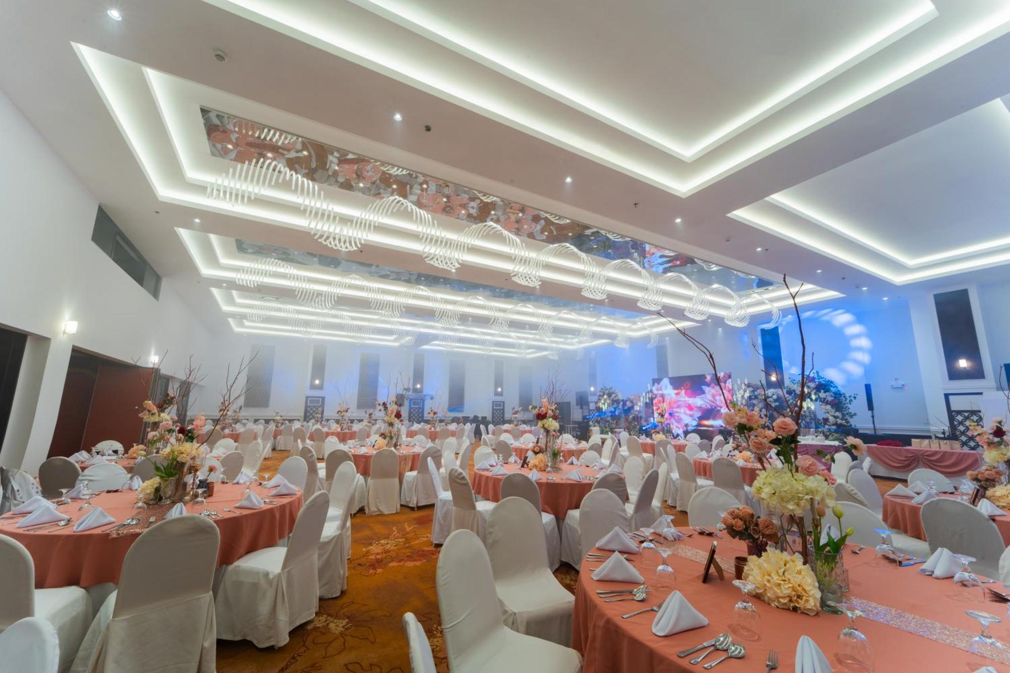 Metrocentre Hotel Тагбиларан Сити Екстериор снимка