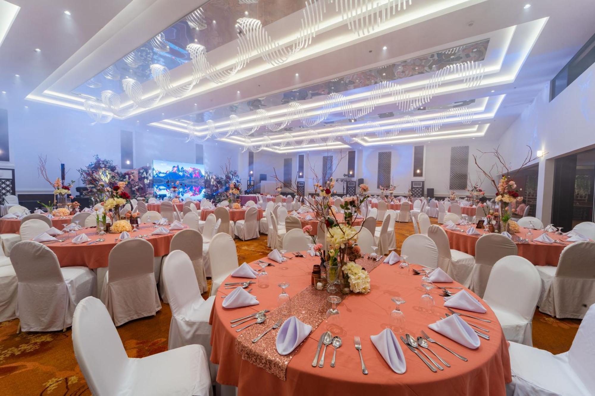 Metrocentre Hotel Тагбиларан Сити Екстериор снимка