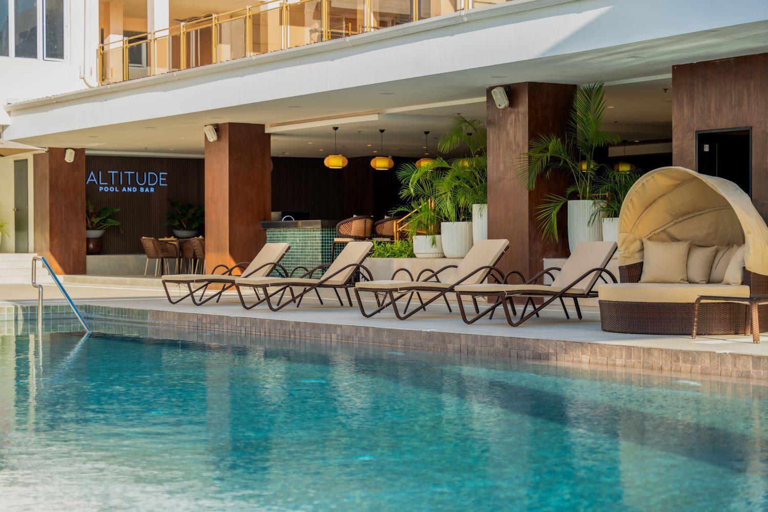 Metrocentre Hotel Тагбиларан Сити Екстериор снимка